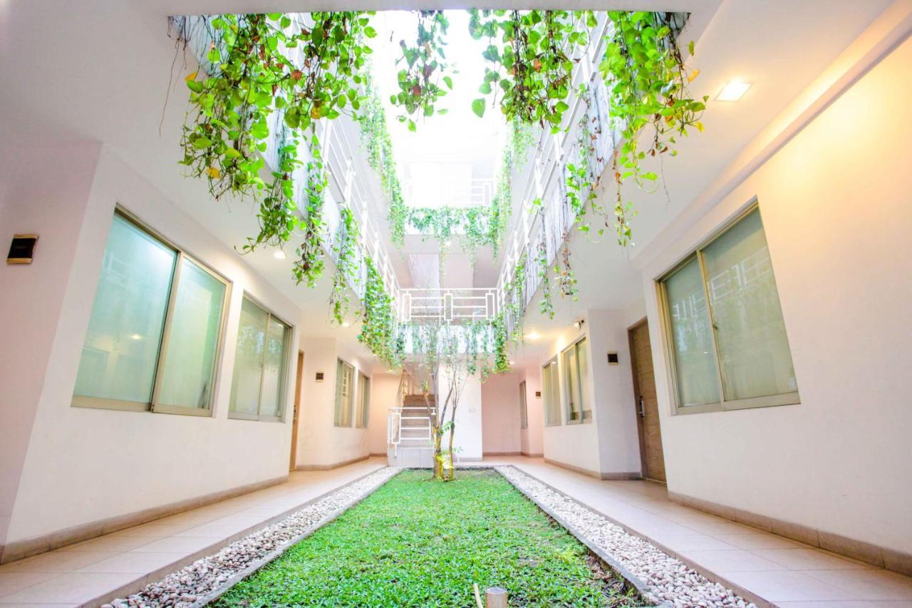 LeGreen Suite Pejompongan Jakarta Buitenkant foto